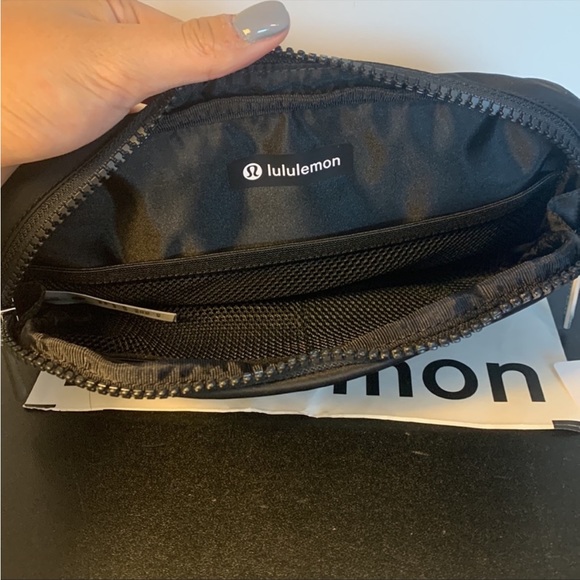 NWT lululemon large everywhere belt bag black - Picture 4 of 4